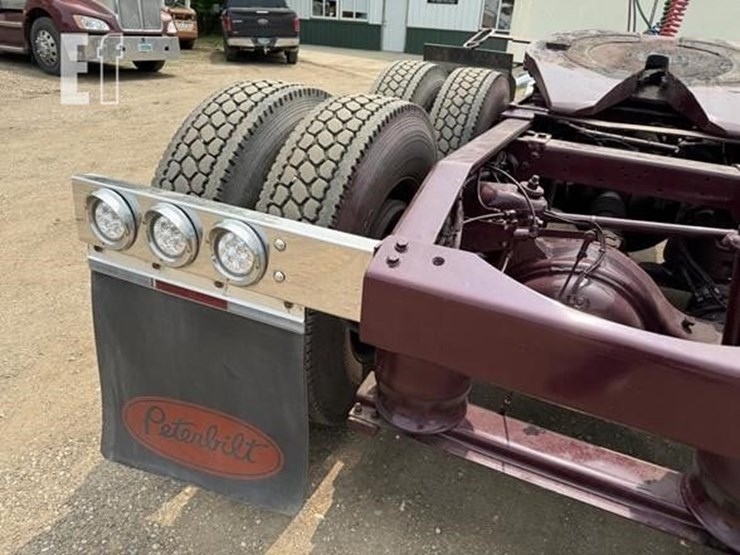 2002-peterbilt-379-image-56