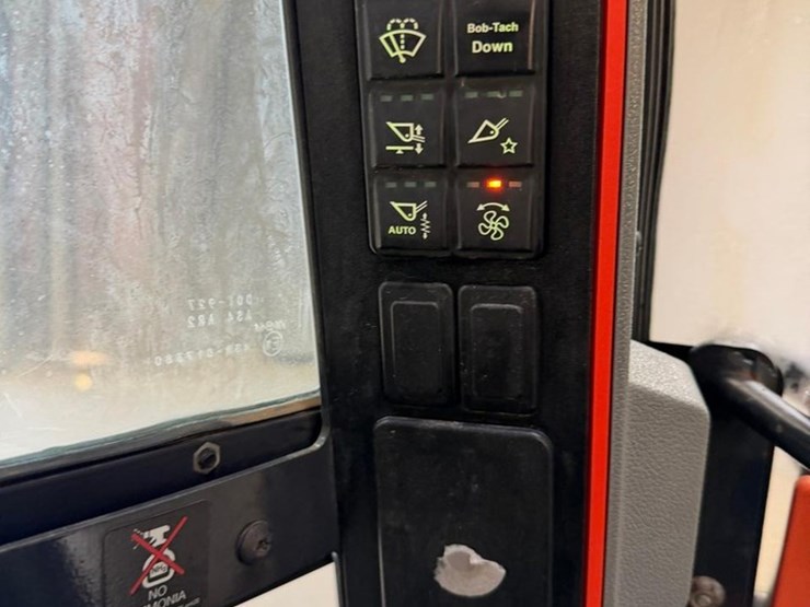 2022-bobcat-t76-image-29