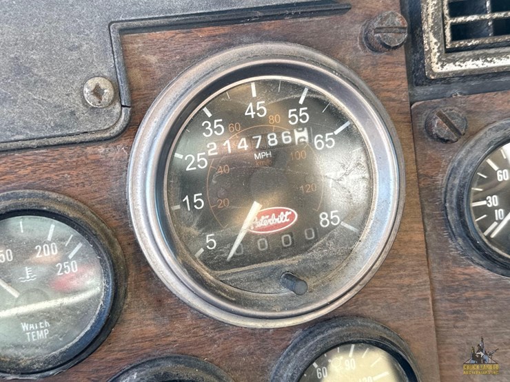 peterbilt-357-image-24