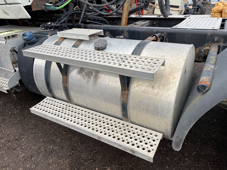 #1054-•-2015-international-tandem-axle-day-cab-semi-tractor-(has-wi-title)-image-27