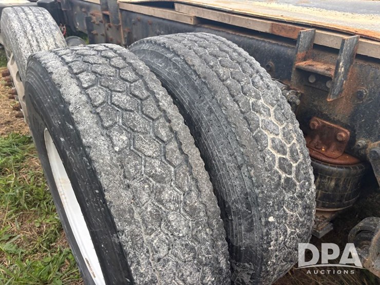 freightliner-114sd-image-56