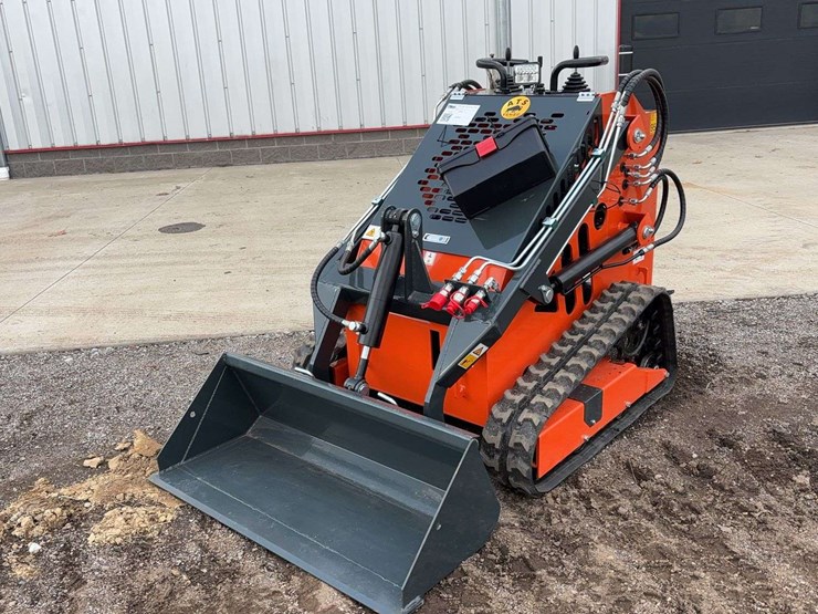 landhero-mini-stand-on-skid-loader-image-1