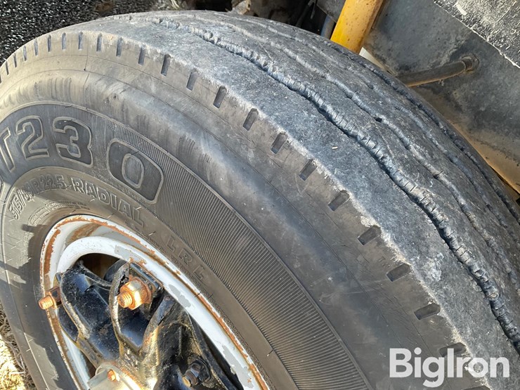 freightliner-fld120-image-12