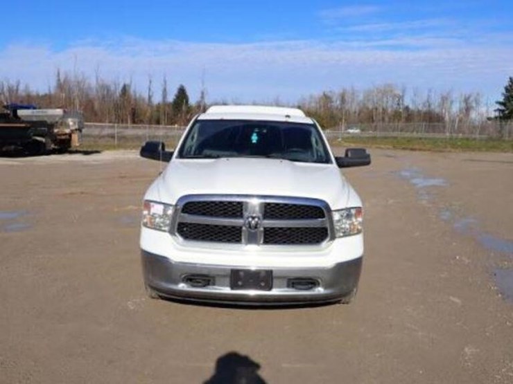 ram-1500-slt-image-2