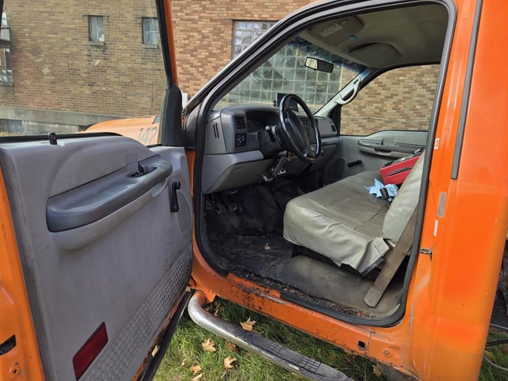 ford-f550-xl-image-42