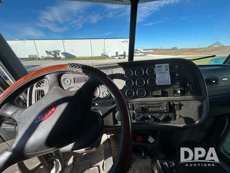 2010-peterbilt-386-image-55