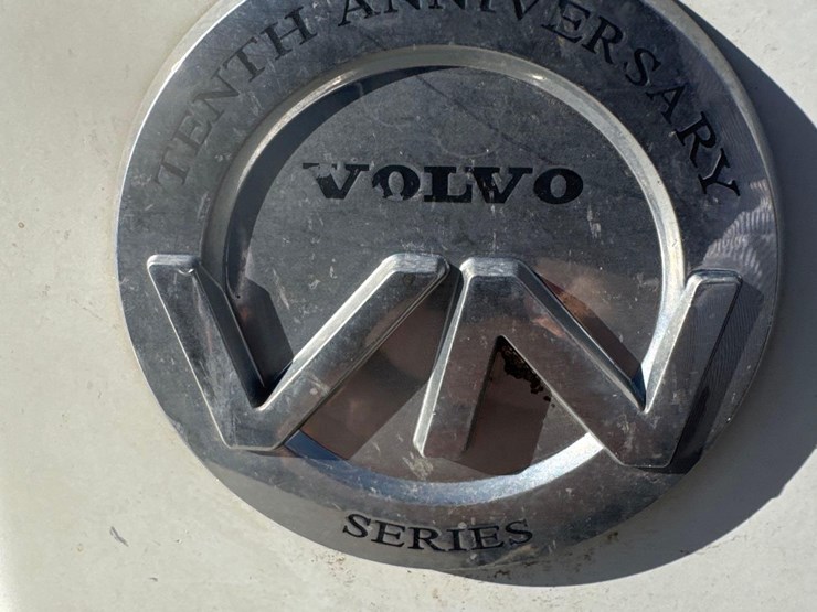 2007-volvo-vnl-semi-truck-image-8