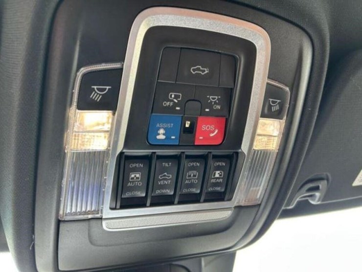 2020-ram-1500-laramie-longhorn-image-21