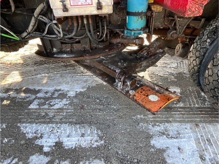 international-7400-image-15