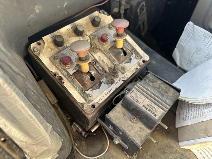 1990-ford-l9000-image-42