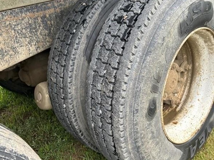 1997-ford-lt8000-image-20