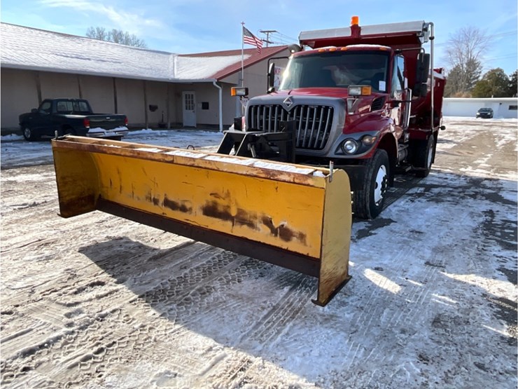 international-7400-image-3