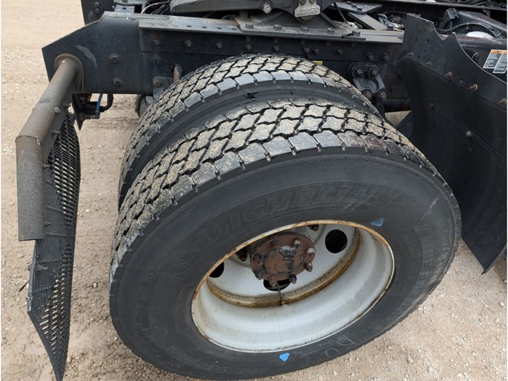 2019-kenworth-t680-image-5