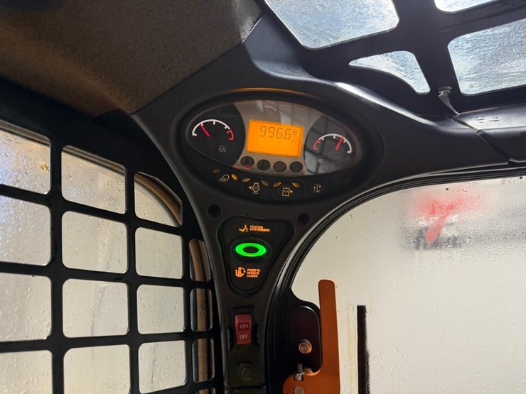 2021-bobcat-t595-image-23