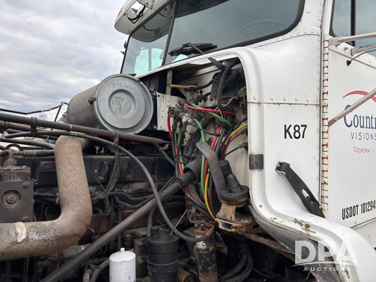 freightliner-fld112-image-38