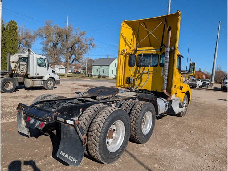 2020-kenworth-t880-image-8