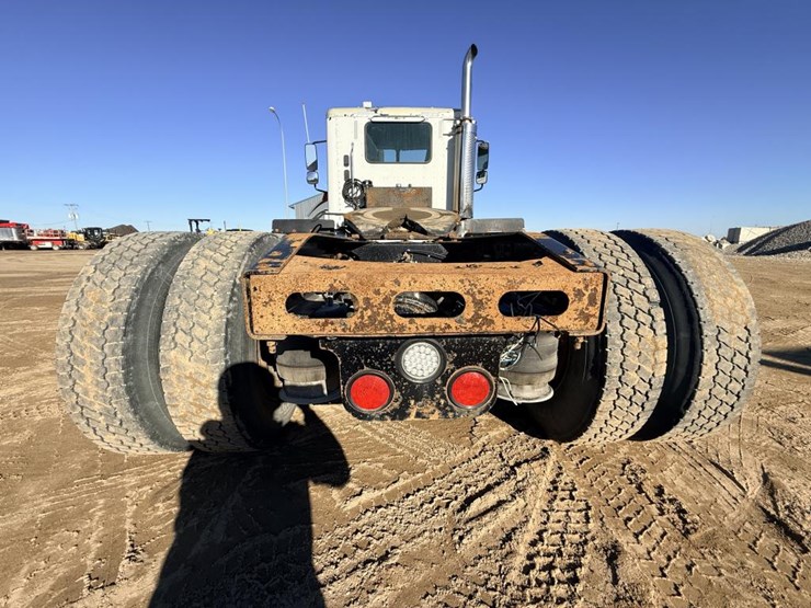 2007-freightliner-columbia-120-image-79