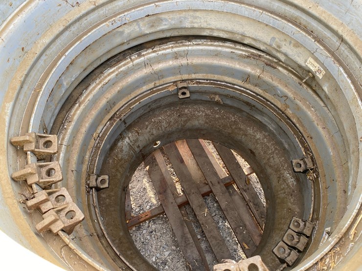 firestone-radial-18.4-38-duals-with-spacers-for-32”-combine-wheels-image-10