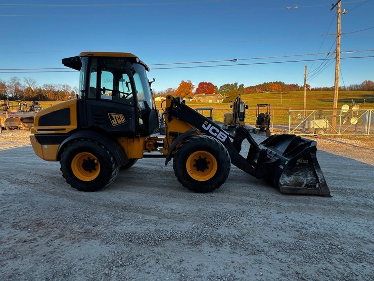 2018-jcb-409-image-6