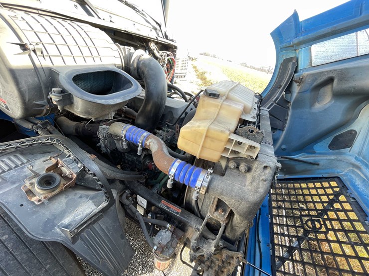 #202-•-2015-volvo-semi-tractor-(has-wi-title)-(denmark,-wi)-image-62