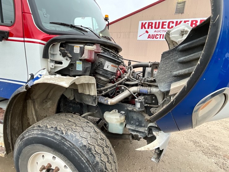 freightliner-m2-106-image-16