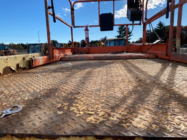 2017-jlg-4069le-image-12