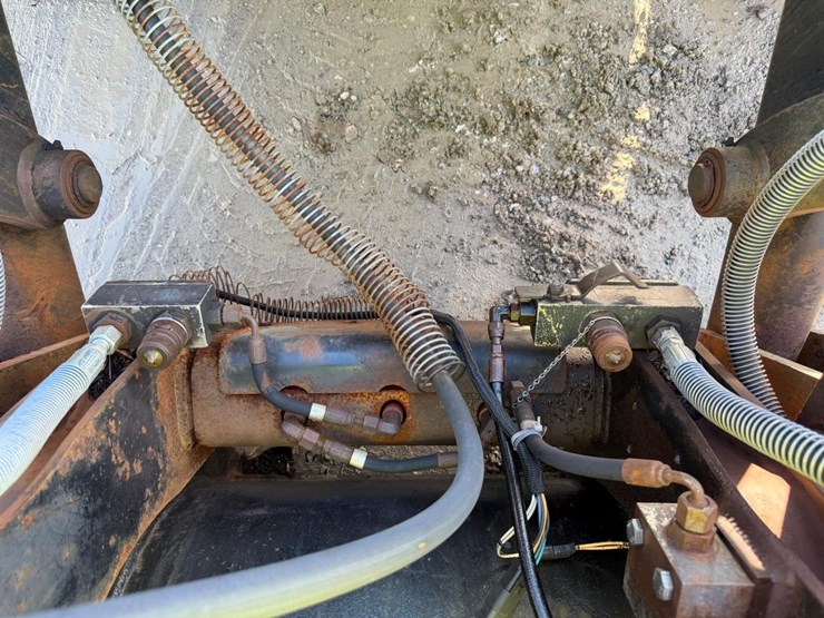 caterpillar-420d-image-13