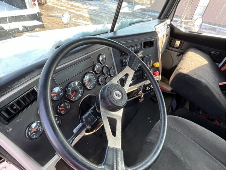 western-star-4700sb-image-22