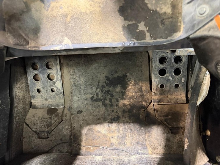 2014-bobcat-t650-image-31