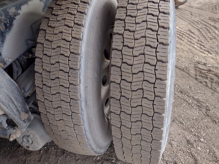 peterbilt-567-image-28