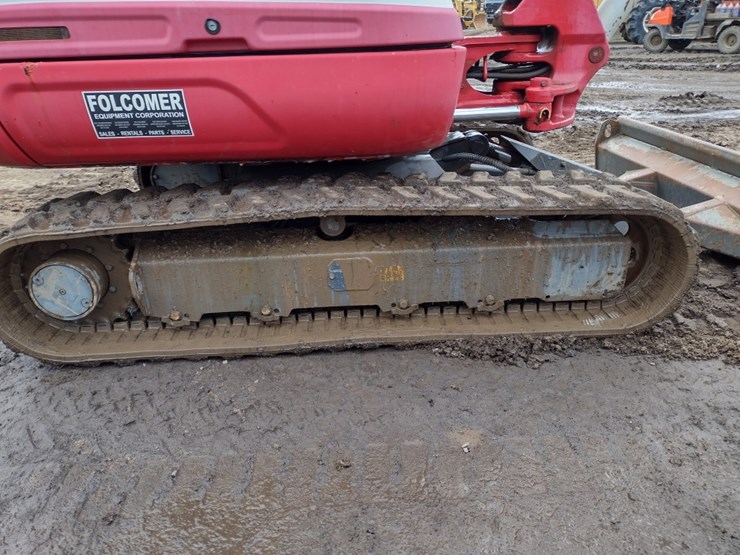 takeuchi-tb240-image-35