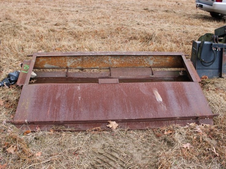 7'-tailgate-spreader-door-image-2