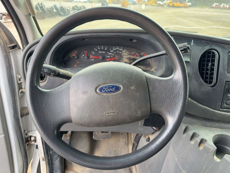 2005-ford-econovan-image-43