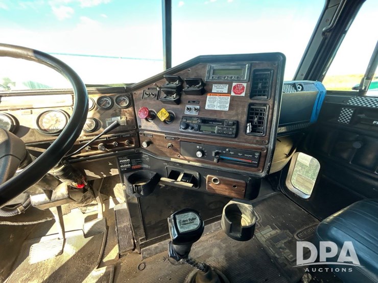 1996-freightliner-fld120-image-61