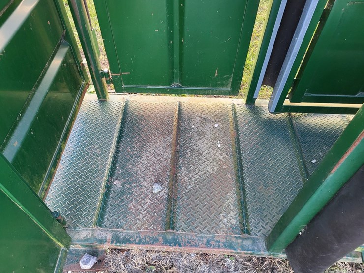 arrow-farmquip-8400-q-catch-cattle-squeeze-chute-w/alley-way---like-new-image-31