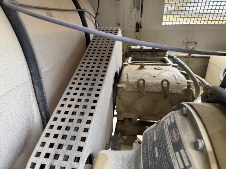 john-deere-12-image-37