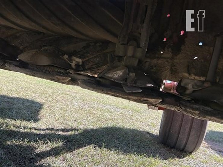 2014-new-holland-h7460-image-32