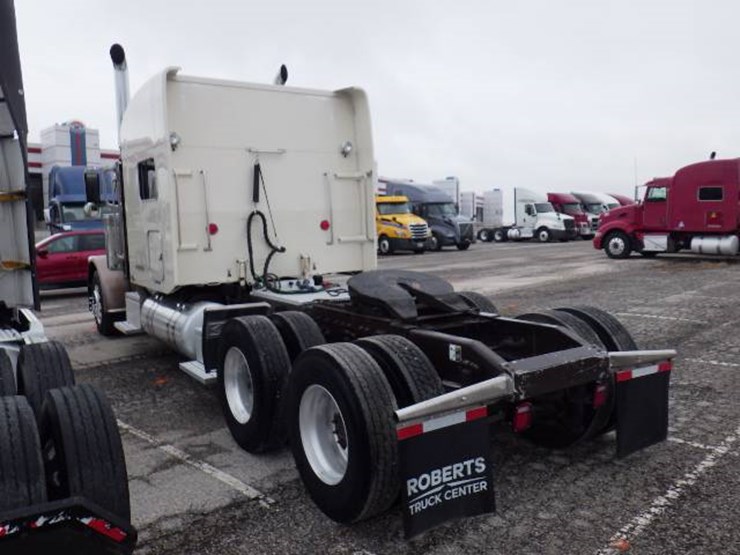 peterbilt-389-image-13