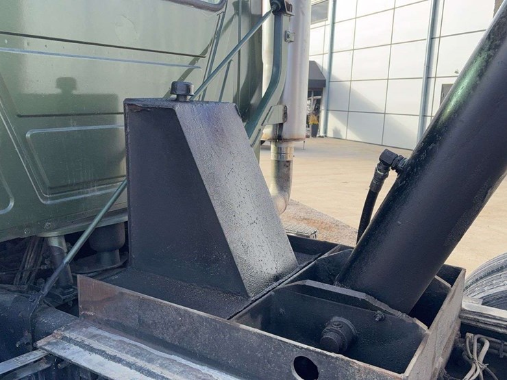 1999-mack-cl713-image-50