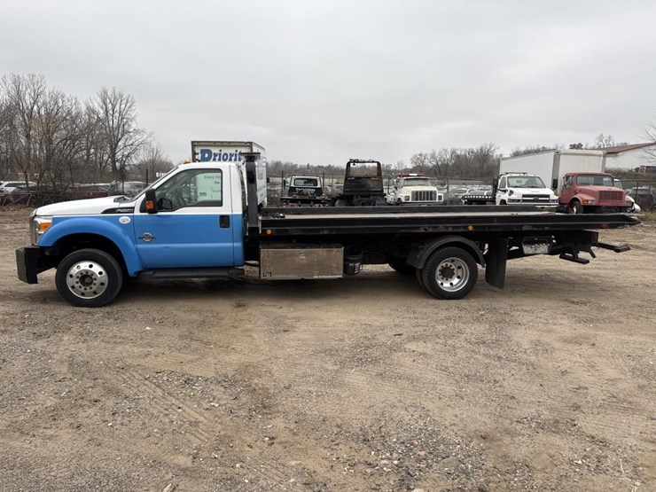 ford-f550-xlt-image-2