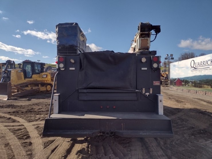 peterbilt-335-image-4