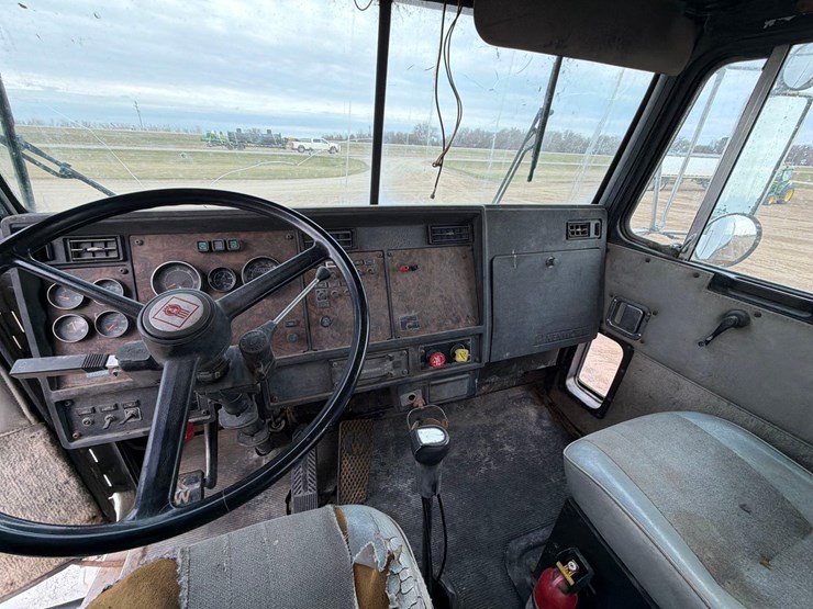 1990-kenworth-t400-image-11