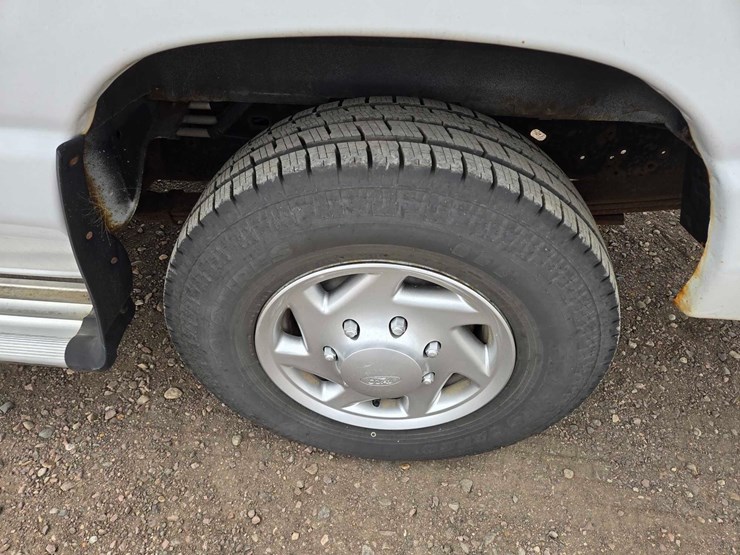 2012-ford-e350-image-25