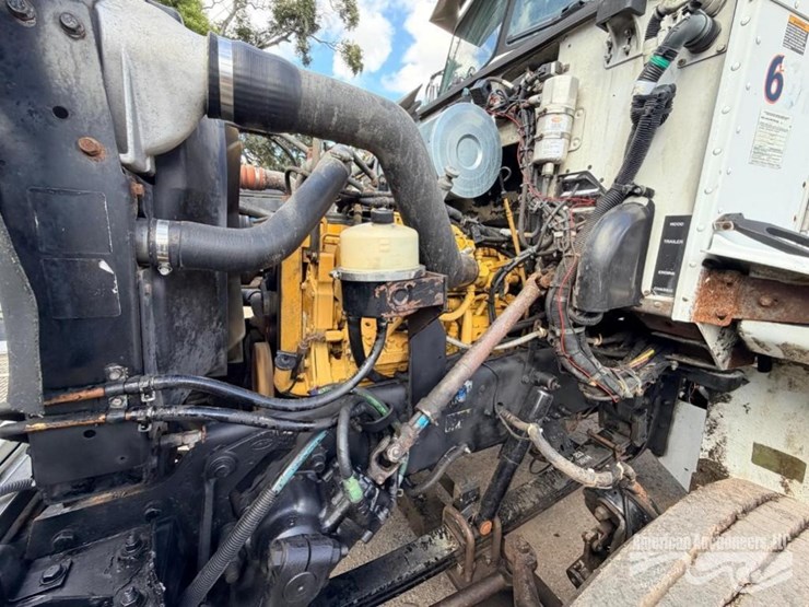 peterbilt-330-image-7