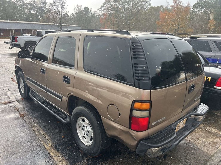 2004-chevrolet-tahoe-image-2