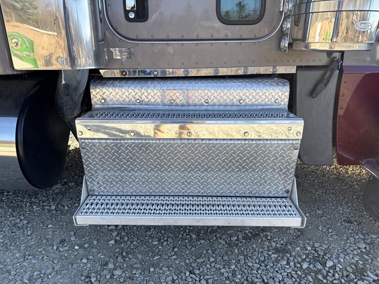 2012-peterbilt-389-image-72