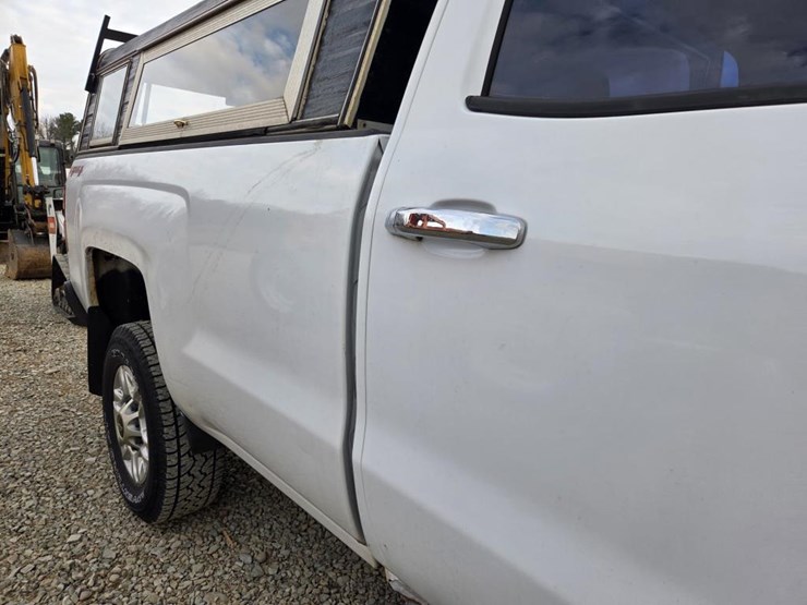 2015-chevrolet-silverado-2500hd-image-15