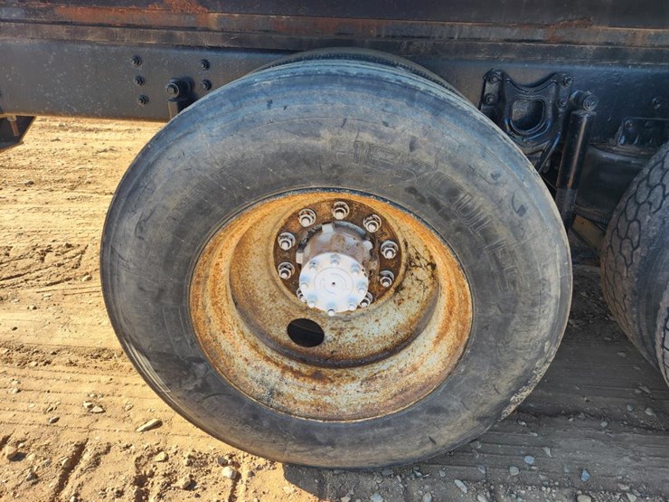 international-8100-image-63