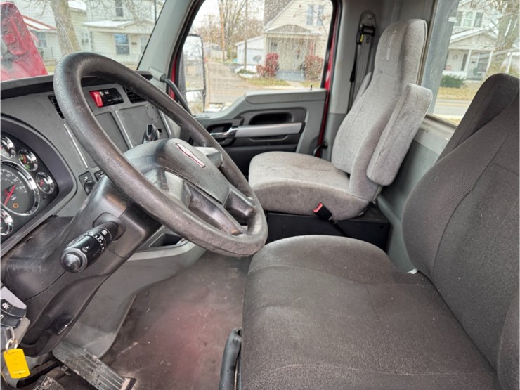 2021-kenworth-t680-image-15