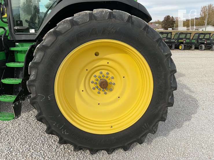 john-deere-8r-250-image-40